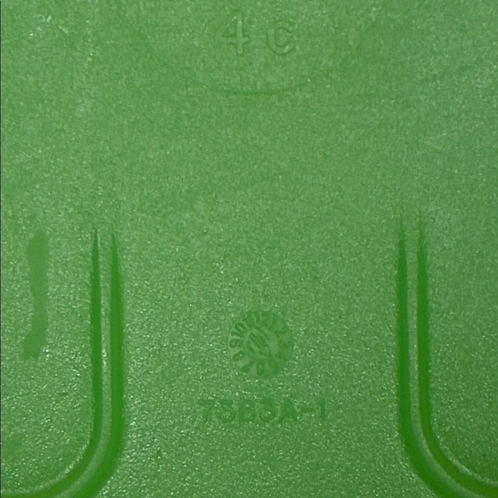 Tupperware Crystal Wave Container 4 Cup